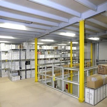 Plate-forme en acier robuste pour entrepôt